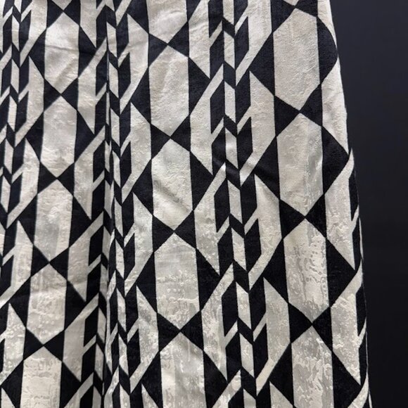 Le Lis Pattern Wide Leg Pants - Picture 2 of 5